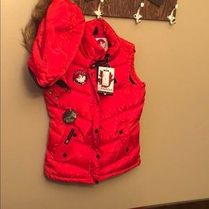 Canada weather gear vest. Size small.